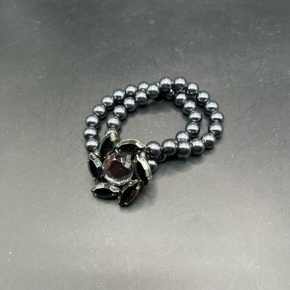 Bracelet Faux Pearl Gray Black Tone Center Piece Flower Rhinestone Faceted - Picture 6 of 6